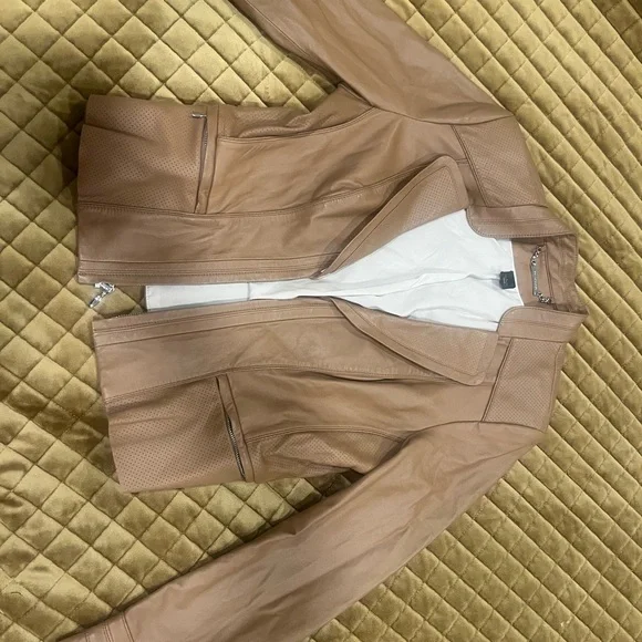 ✨✨✨White House Black Market Light Brown/ Carmel GENUINE Leather Jacket✨✨✨ - Picture 3 of 10